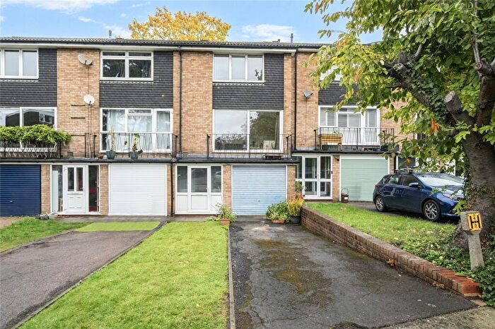 3 Bedroom Terraced House For Sale In Cranes Drive, Surbiton, KT5