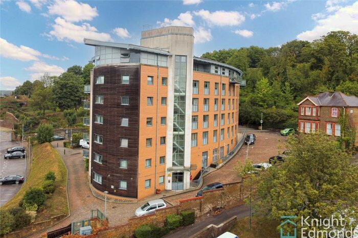 2 Bedroom Apartment To Rent In Barrier Road, Chatham, Kent, ME4