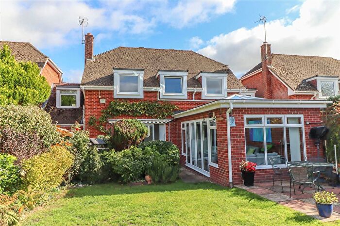 5 Bedroom Link Detached House For Sale In Yew Tree Close, Goodworth Clatford, Andover, Hampshire, SP11