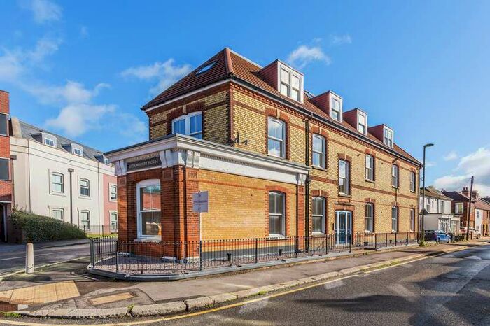 1 Bedroom Apartment To Rent In Holmesdale Road, Reigate, Surrey, RH2