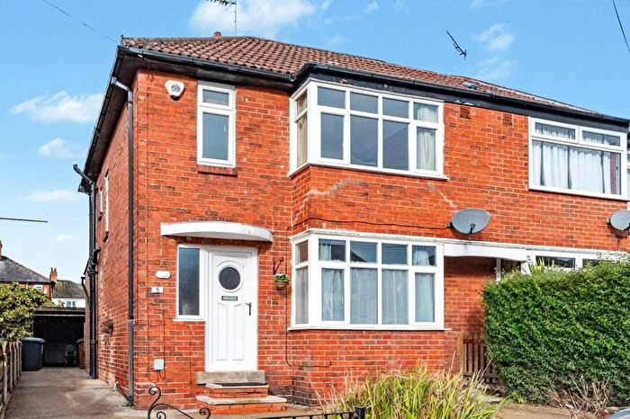 3 Bedroom Semi Detached House For Sale In Vesper Gate Mount, Kirkstall, Leeds, LS5
