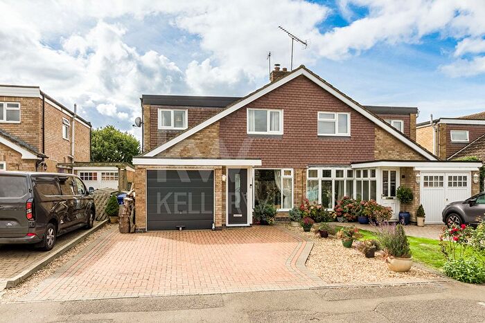 4 Bedroom Semi-Detached House For Sale In The Beeches, Deanshanger, Milton Keynes, MK19