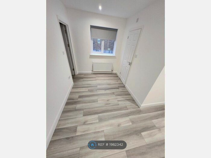 1 Bedroom Property To Rent In Ashford, Ashford, Surrey, TW15