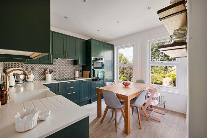 2 Bedroom Apartment For Sale In Theydon Street, Walthamstow, E17