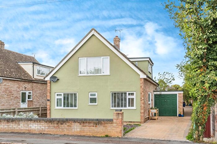 3 Bedroom Detached House For Sale In Butlers Drive, Carterton, OX18