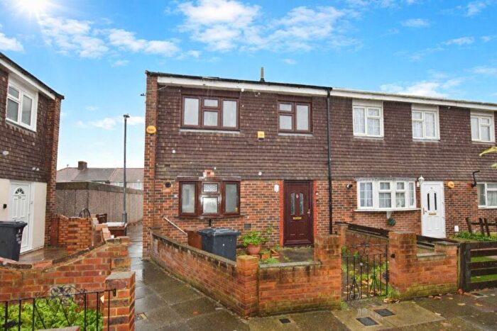 3 Bedroom End Terrace House To Rent In Claridge Road, Dagenham, RM8