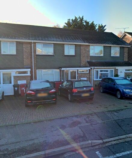 3 Bedroom Terraced House To Rent In Birch Grove, Slough, Berkshire, SL2