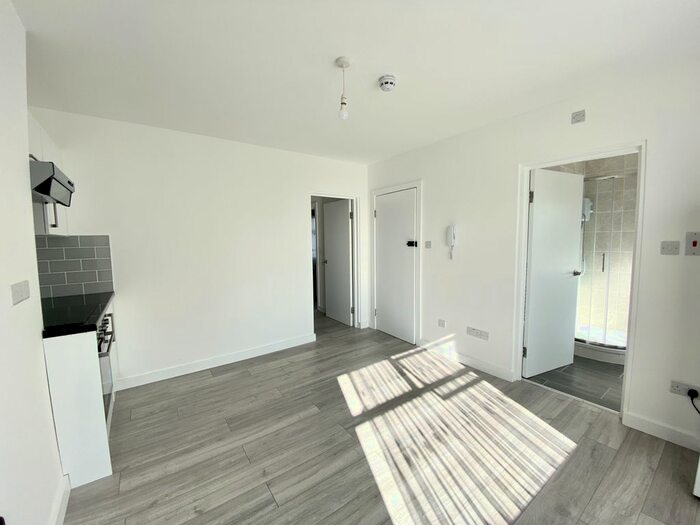 2 Bedroom Flat To Rent In St. Joan's Road, London, N9