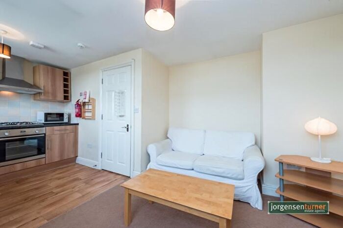 1 Bedroom Flat To Rent In Uxbridge Road, Shepherds Bush, London, W12