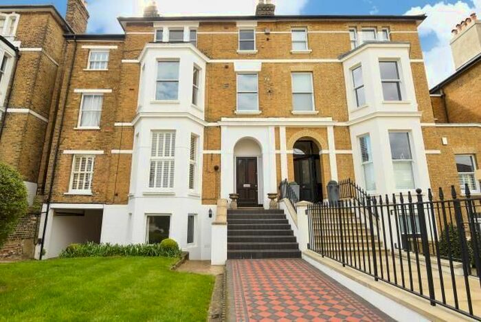 2 Bedroom Flat To Rent In Mount Ararat, Richmond, TW10