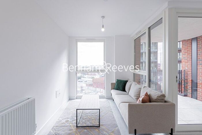 1 Bedroom Flat To Rent In Shearwater Drive, Hendon, NW9