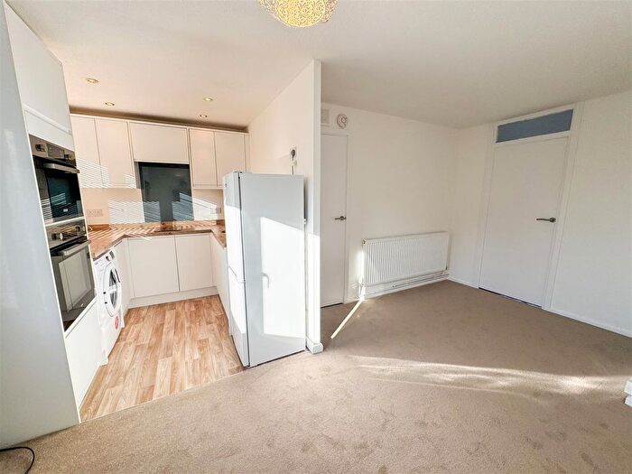 1 Bedroom Maisonette To Rent In Brookside Close, Old Stratford, Milton Keynes, MK19