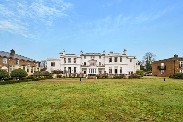 2 Bedroom Apartment For Sale In High Road, Byfleet, KT14