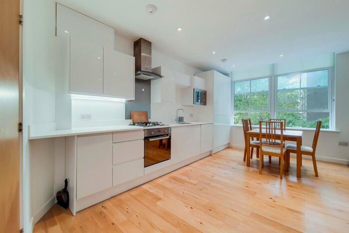 2 Bedroom Flat To Rent In Globe Apartments, Deptford, SE8