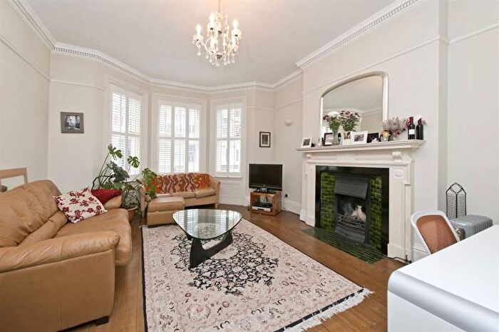 1 Bedroom Flat To Rent In Addison Gardens, London, W14