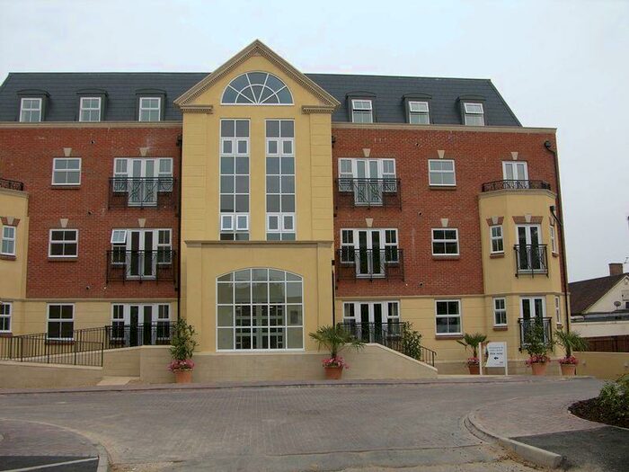 2 Bedroom Flat To Rent In Elmers Court, Beaconsfield, HP9
