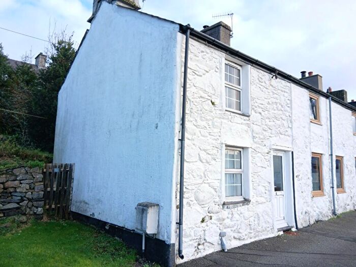 1 Bedroom End Of Terrace House For Sale In Bethesda, LL57