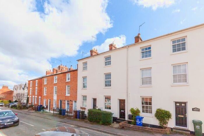 2 Bedroom Town House To Rent In Crouch Street, Banbury, OX16