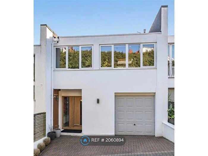 4 Bedroom Terraced House To Rent In Danby Heights Close, Torquay, TQ1