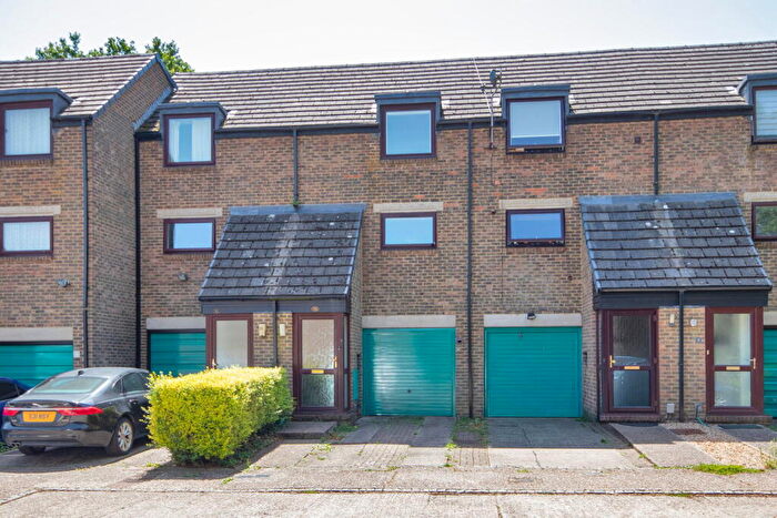 2 Bedroom Terraced House For Sale In Bazes Shaw, New Ash Green, Longfield, DA3
