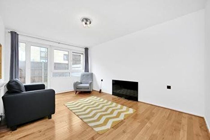 2 Bedroom Flat To Rent In Coniston House Southern Grove, London, E3