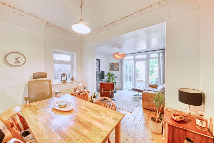 2 Bedroom Flat For Sale In Beechdale Road, Ground Floor Flat, London, SW2