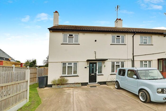 3 Bedroom Semi-Detached House To Rent In Wakering Road, Southend-On-Sea, SS3