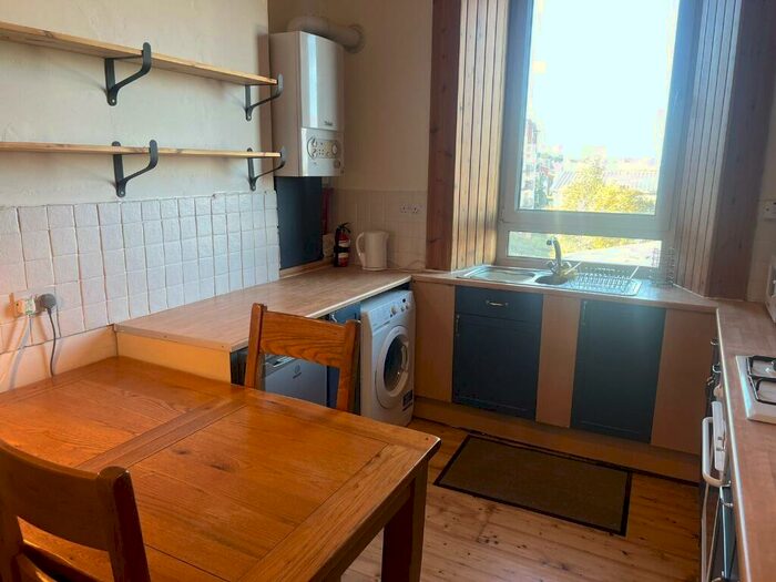 2 Bedroom Flat To Rent In Easter Road, Leith, Edinburgh, EH7