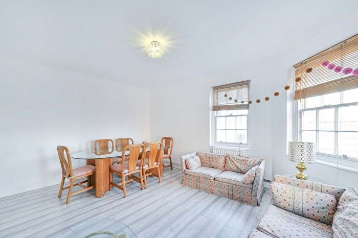 3 Bedroom Flat For Sale In Causton Street, Westminster, London, SW1P