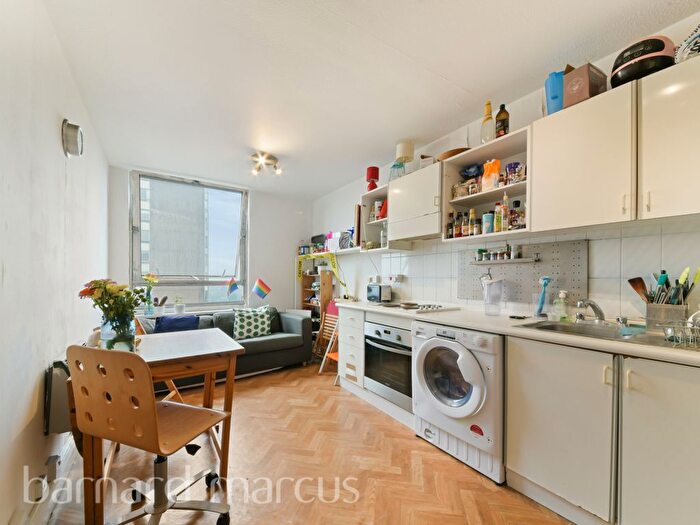2 Bedroom Flat To Rent In Bramlands Close, London, SW11