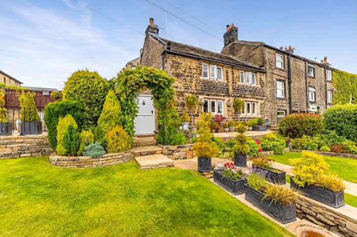 3 Bedroom End Of Terrace House For Sale In Paris Road, Scholes, Holmfirth, HD9