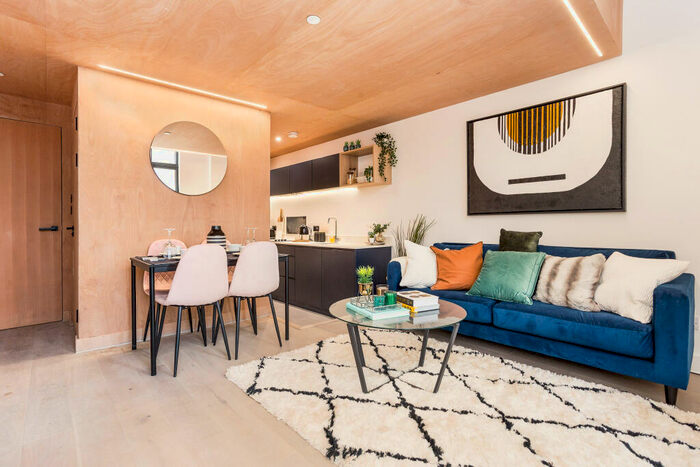 2 Bedroom Apartment To Rent In Spinners Way, Castlefield, Manchester, M15