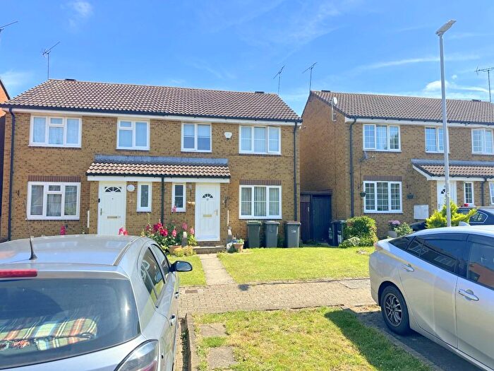 3 Bedroom Semi Detached House To Rent In Whitwell Close, Barton Hills, Luton, LU3