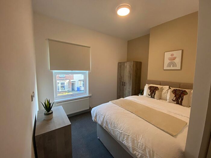 1 Bedroom House Of Multiple Occupation To Rent In Room, Shobnall Street, Burton Upon Trent, Staffordshire, DE14