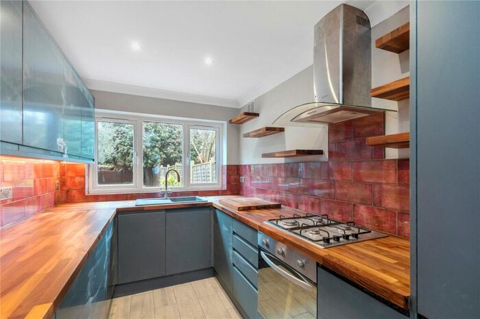 3 Bedroom House To Rent In Third Avenue, Enfield, EN1