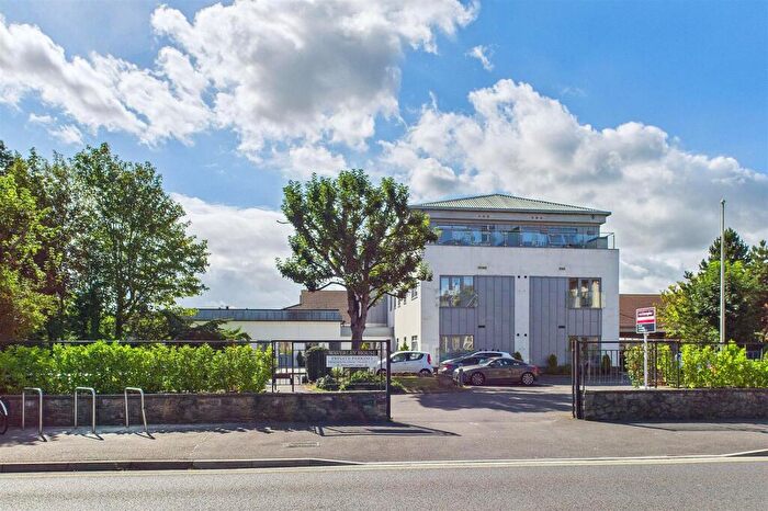 1 Bedroom Flat For Sale In Stylish Top Floor Apartment In Central Clevedon, BS21