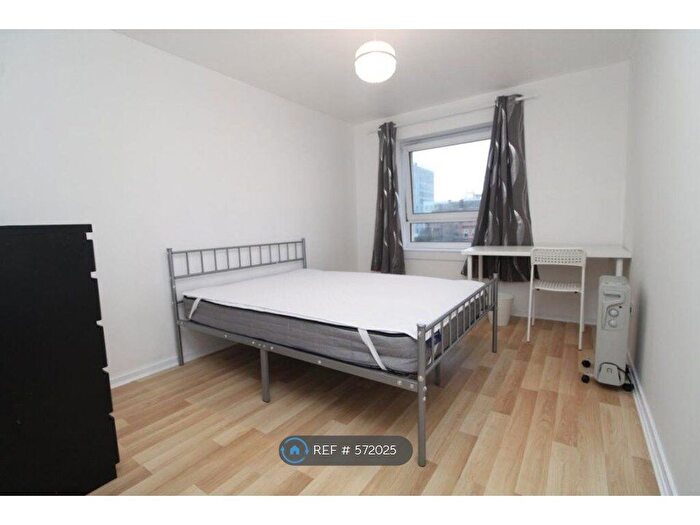 2 Bedroom Flat To Rent In Taylor Place, Glasgow, G4
