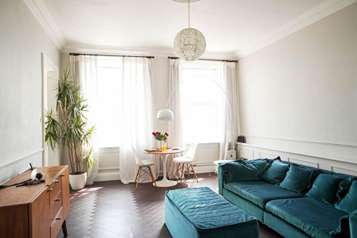 1 Bedroom Flat To Rent In Kingsway, Hove, BN3