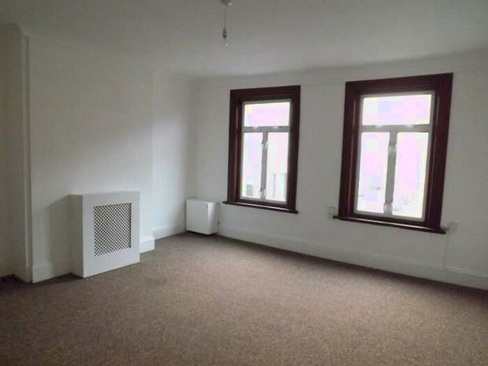 3 Bedroom Maisonette Flat To Rent In Hertford Road, Enfield, Middlesex, EN3