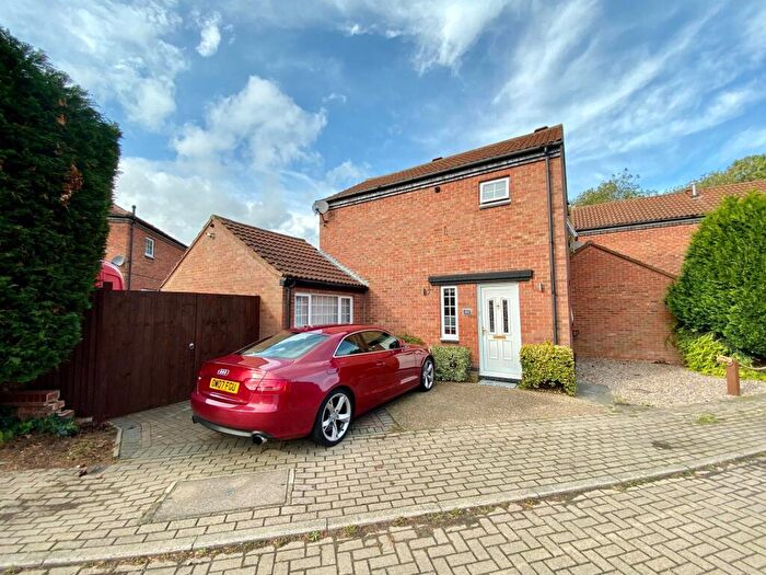 3 Bedroom Semi-Detached House To Rent In Smeaton Close, Milton Keynes, MK14