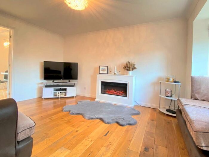 4 Bedroom Detached House For Sale In Lind Place, Dennyloanhead, FK4