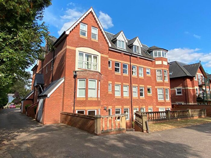 2 Bedroom Apartment For Sale In Guys Cliffe Avenue, Chestnut Court, CV32