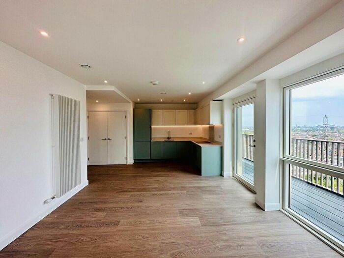 1 Bedroom Flat To Rent In Western Gateway, London, E16
