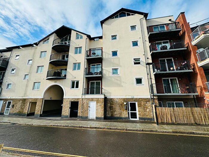 2 Bedroom Flat To Rent In Lower Canal Walk, Southampton, SO14