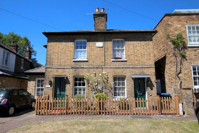 1 Bedroom House To Rent In Gentlemans Row, Enfield, EN2