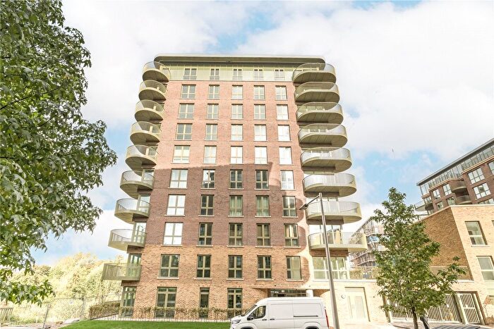 3 Bedroom Flat To Rent In Astell Road, London, SE3