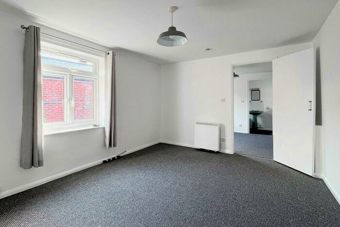 1 Bedroom Flat To Rent In Queens Place, Great Yarmouth, NR30