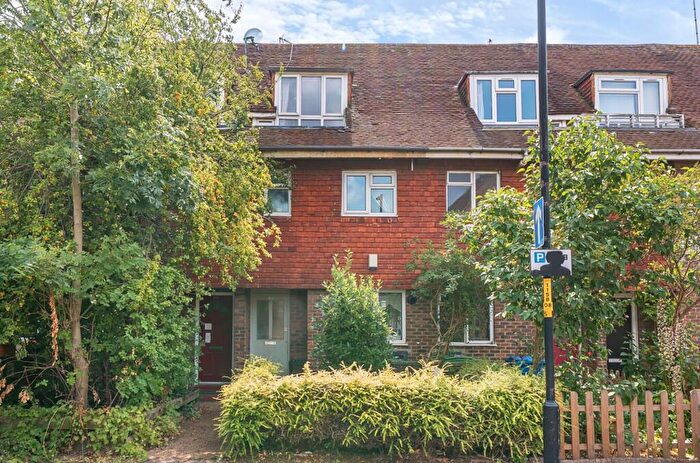 3 Bedroom House For Sale In Ambergate Street, London, SE17