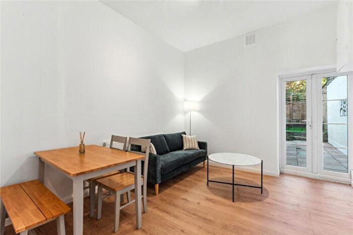 2 Bedroom Apartment To Rent In Endlesham Road, London, SW12