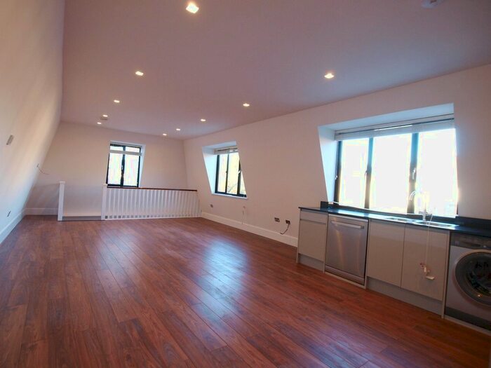2 Bedroom Flat To Rent In Thorold Road, Bounds Green, N22